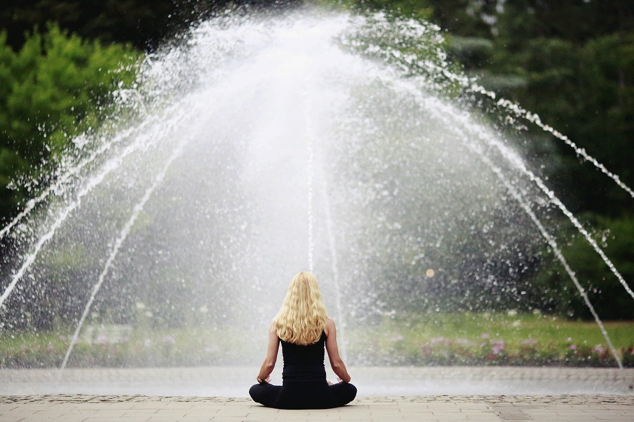 découvrez l'art de la pleine conscience (mindfulness) : apprenez à vivre l'instant présent, à réduire le stress et à améliorer votre bien-être mental grâce à des techniques simples et efficaces.