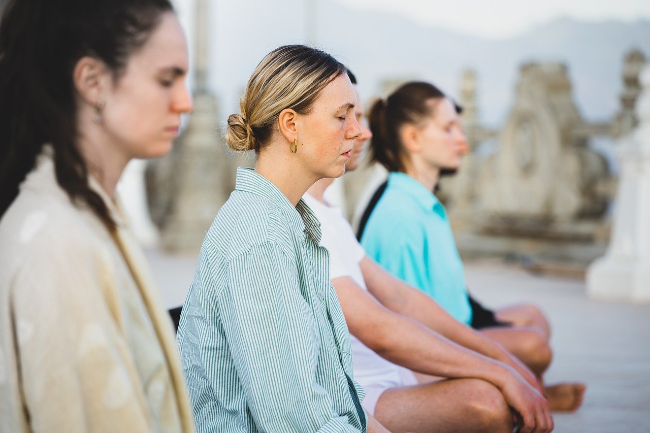 découvrez l'art de la pleine conscience avec notre guide sur la mindfulness. apprenez à cultiver votre attention, à réduire le stress et à améliorer votre bien-être au quotidien grâce à des pratiques simples et efficaces.