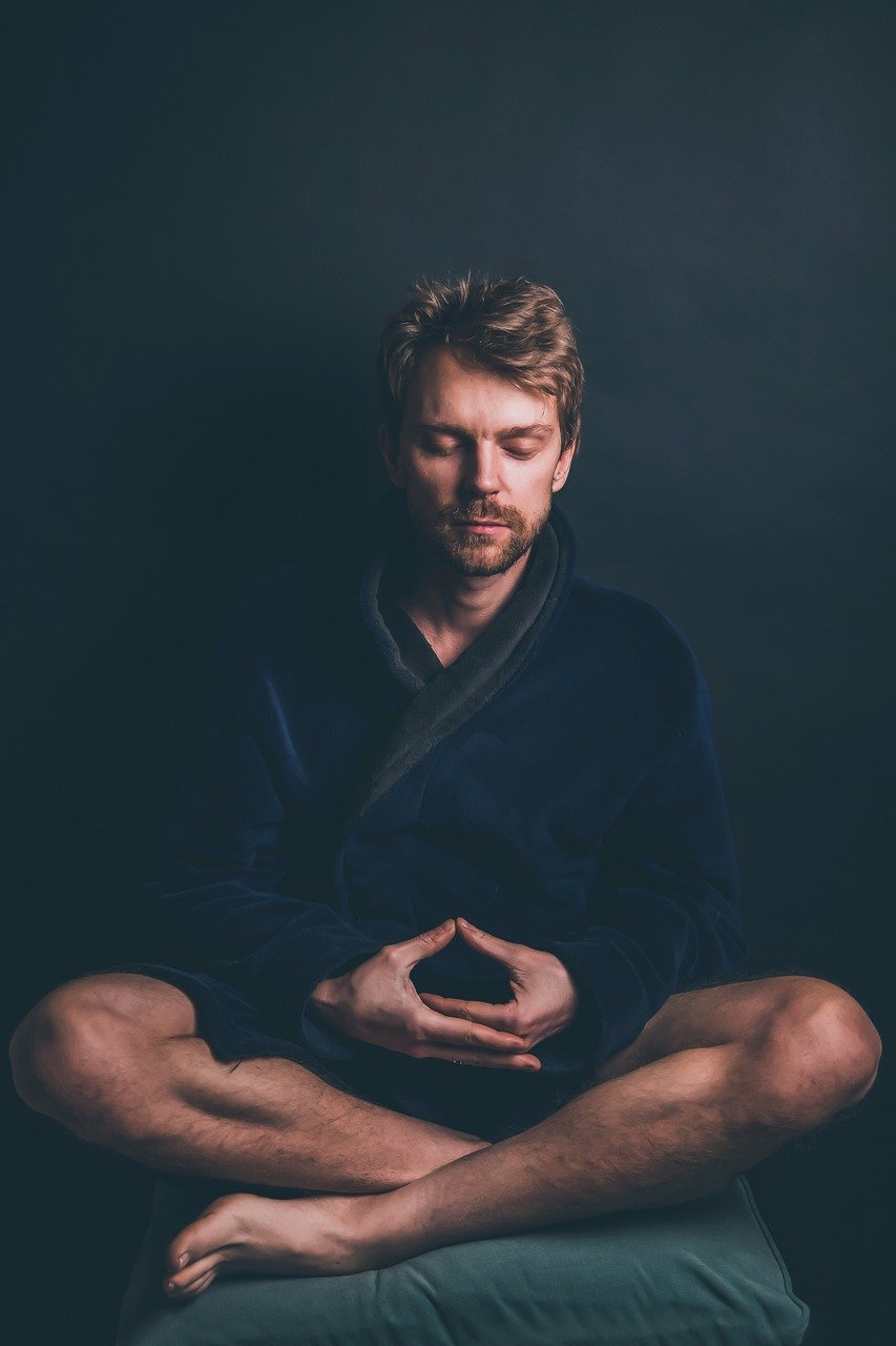 découvrez la pleine conscience (mindfulness), une pratique ancienne qui vous aide à vivre l'instant présent, réduire le stress et améliorer votre bien-être mental. apprenez des techniques simples pour intégrer la mindfulness dans votre quotidien et transformer votre vie.